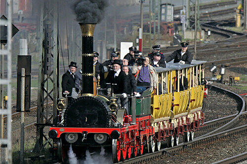 Der &bdquo;Adler&ldquo;, Deutschlands erste Eisenbahn, feiert 2010 seinen 175. Geburtstag. Ob&rsquo;s Nostalgiefahrten gibt, lässt die Bahn offen.