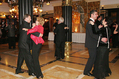 Platz zum Tanzen und ein ausgefallenes Mitternachts-Buffet gibt es bei der Silvester-Gala im Nürnberger Le Meridien Grand Hotel.