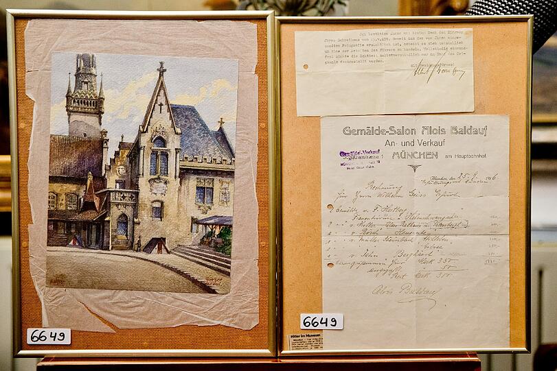 Das Aquarell "Altes Rathaus", das Adolf Hitler zugeschrieben wird, sowie die Originalrechnung sollen in Nürnberg versteigert werden. Das Mindestgebot liegt bei 4500 Euro.