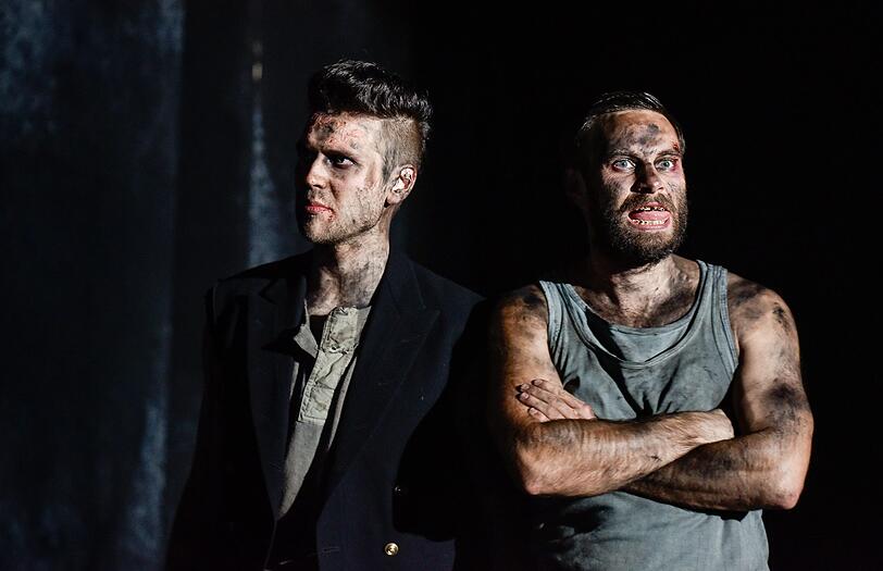 In der Vorhölle des Maschinenraums: Silas Breiding (l.) als Klassenkämpfer und Jonathan Müller als Heizer Yank.