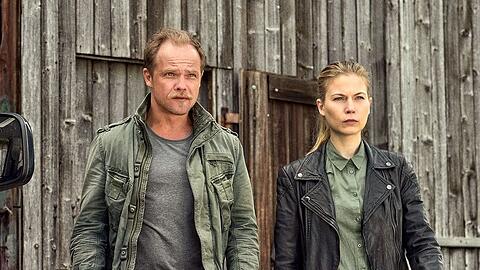 "Die Toten vom Bodensee: Fluch aus der Tiefe": Die Ermittler Michael Oberländer (Matthias Koeberlin) und Hannah Zeiler (Nora Waldstätten).