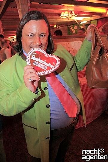 Dirndl, Lederhosen und viel Spaß: Die Party "Tracht und Pracht" am Samstag im Hippodrom auf der Theresienwiese. Mehr Bilder unter: www.nachtagenten.de.
