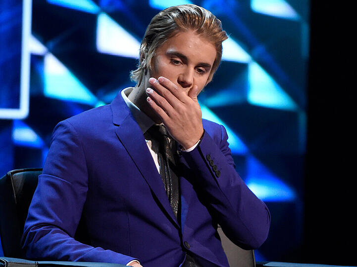 Einige Aussagen gaben Bieber offensichtlich zu denken. Der Pop-Star beim "Roast".