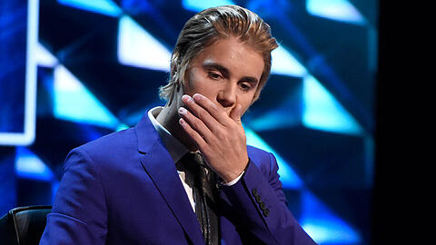 Einige Aussagen gaben Bieber offensichtlich zu denken. Der Pop-Star beim "Roast".