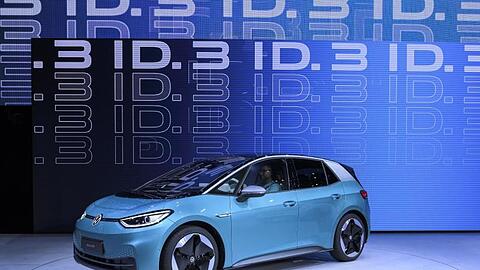 Das neue Elektroauto ID.3 der Marke Volkswagen wird auf dem Messegelände der IAA präsentiert.