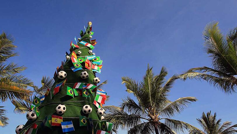 Den WM-Pokal unterm Weihnachtsbaum? - Das Finale der Fußballweltmeisterschaft 2022 in Katar soll jedenfalls am 18. Dezember ausgetragen werden. Den WM-Pokal unterm Weihnachtsbaum? - Das Finale der Fußballweltmeisterschaft 2022 in Katar soll jedenfalls am 18. Dezember ausgetragen werden.