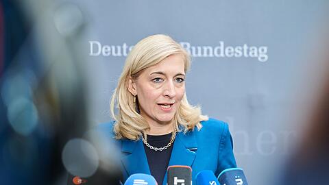 Gesundheitsministerin Nina Warken (CDU) hat den sogenannten Sudhof-Bericht erneut kritisiert.