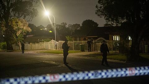 Am Abend ist das Gel&auml;nde weitl&auml;ufig abgesperrt.