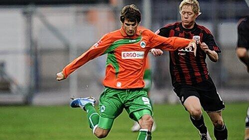 Er ist wieder da: Christopher Nöthe (l.) feierte beim Testspiel in Ingolstadt sein Comeback im Fürther Angriff. Er ist wieder da: Christopher Nöthe (l.) feierte beim Testspiel in Ingolstadt sein Comeback im Fürther Angriff.