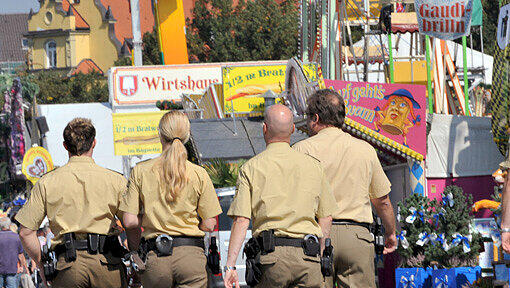 Polizeibeamte auf dem Oktoberfest (Symbolfoto) Polizeibeamte auf dem Oktoberfest (Symbolfoto)