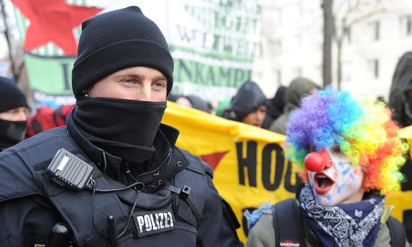 Die aktuellen Bilder der Anti-Kriegs-Demo in München Durchklicken.