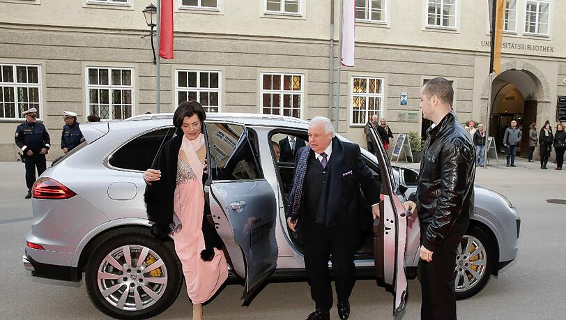 Eckart Witzigmann und seine Lebensgefährtin Nicola Schnelldorfer bei der Ankunft Eckart Witzigmann und seine Lebensgefährtin Nicola Schnelldorfer bei der Ankunft