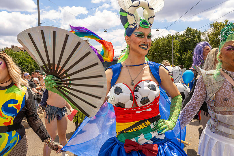 Dragqueen bei der CSD-Parade.