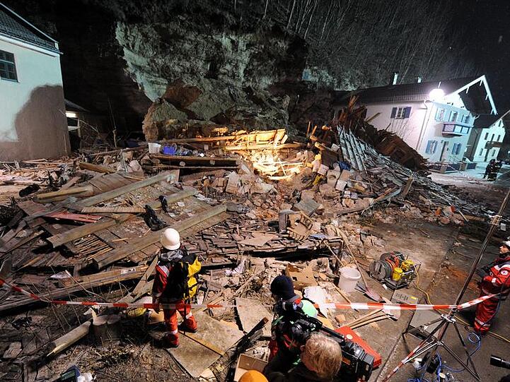 Die Suche nach den Verschütteten in Stein an der Traun