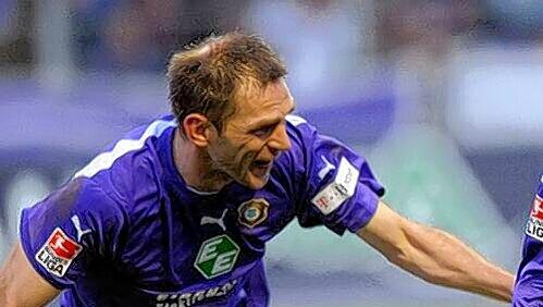 Vor der Rückkehr in die Zweite Liga: Ex-Cluberer Tomasz Kos, seit 2004 Abwehrchef beim FC Erzgebirge Aue. Vor der Rückkehr in die Zweite Liga: Ex-Cluberer Tomasz Kos, seit 2004 Abwehrchef beim FC Erzgebirge Aue.