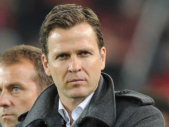 Oliver Bierhoff sieht den Umgang mancher Spieler mit Twitter und Co. kritisch