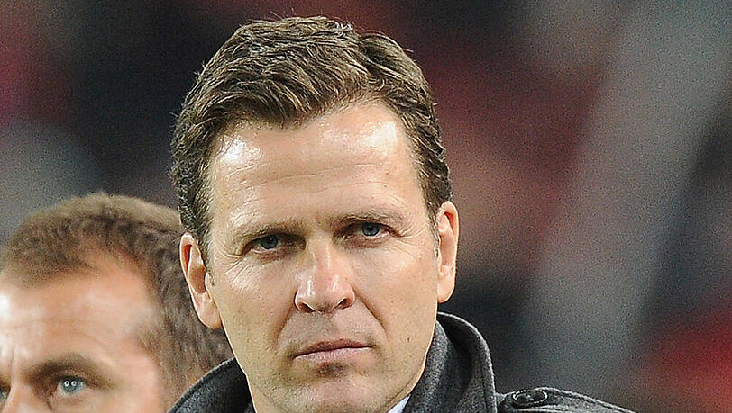 Oliver Bierhoff sieht den Umgang mancher Spieler mit Twitter und Co. kritisch Oliver Bierhoff sieht den Umgang mancher Spieler mit Twitter und Co. kritisch