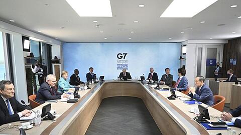 Staats- und Regierungschefs sowie weitere Vertreter der G7-Staaten nehmen an einer Arbeitssitzung während des G7-Gipfels teil. Am letzten Tag beschäftigen sie sich hauptsächlich mit dem Thema Klimawandel.