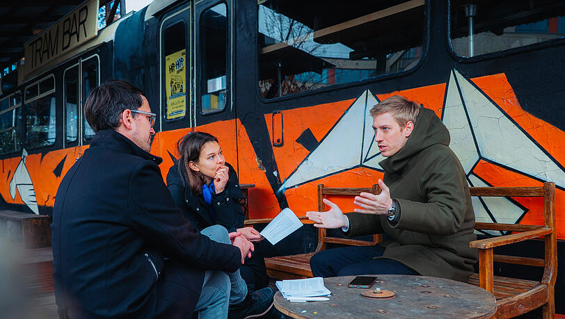 Wie will Dominik Krause nun die W&auml;hler &uuml;berzeugen? Das erkl&auml;rt er Lokalchef Felix M&uuml;ller und Rathaus-Reporterin Christina Hertel.