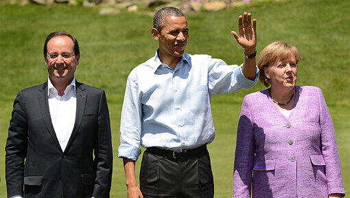 Frankreichs Präsident Francois Hollande, US-Präsident Barack Obama und Kanzlerin Angela Merkel beim G8-Gipfel 2012. Frankreichs Präsident Francois Hollande, US-Präsident Barack Obama und Kanzlerin Angela Merkel beim G8-Gipfel 2012.