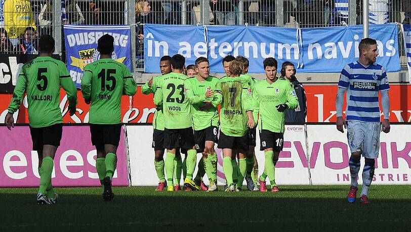 Löwen-Freude nach dem 2:1 Führungstreffer von Kai Bülow. Löwen-Freude nach dem 2:1 Führungstreffer von Kai Bülow.