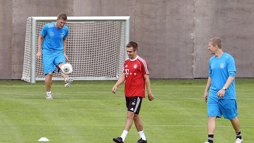 Bastian Schweinsteiger, Philipp Lahm und Manuel Neuer absolvierten am Dienstag eine Trainingseinheit an der Säbenerstraße. Bastian Schweinsteiger, Philipp Lahm und Manuel Neuer absolvierten am Dienstag eine Trainingseinheit an der Säbenerstraße.