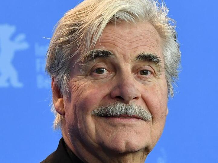 Der Schauspieler Peter Simonischek bescheinigt Berlin mangelnde Umgangsformen.