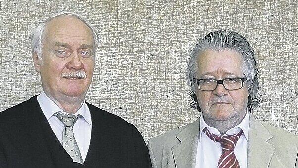 Angeklagt. Briefmarken-Händler Rolf Hans Müller (64, r.) mit seinem Anwalt Wilfried Eysell.Foto: Torsten Huber Angeklagt. Briefmarken-Händler Rolf Hans Müller (64, r.) mit seinem Anwalt Wilfried Eysell.Foto: Torsten Huber