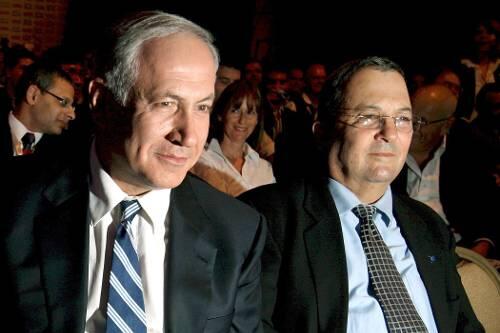 Neue Partner in der israelischen Regierung: Premierminister Benjamin Netanjahu (l.) und Arbeitspartei-Chef Ehud Barak.Foto: dpa