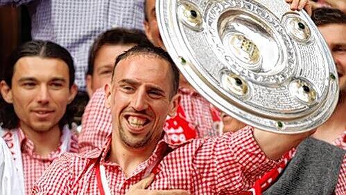 Meisterschaft, Pokal, Traumvertrag: Franck Ribéry bleibt ein Bayer. Meisterschaft, Pokal, Traumvertrag: Franck Ribéry bleibt ein Bayer.