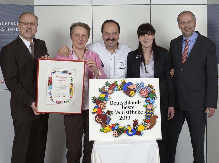 Genießer und Gewinner (v.l.): Stefan Stadler, Karin Hanrieder, Sternekoch Johann Lafer, Kristina Breidenbach und Hans-Jürgen Honner.