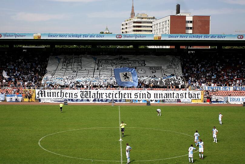 Höhepunkt der Bemühungen: Die X-Tausend-Aktionen der Fans, die einmal im Jahr besonders viele Zuschauer für die Zweite Mannschaft mobilisierte, um damit ein Zeichen für den Erhalt des Sechzgerstadions zu setzen. 2008 kamen beachtliche 12.600 Zuschauer zu einem Amateur-Spiel gegen Jahn Regensburg.