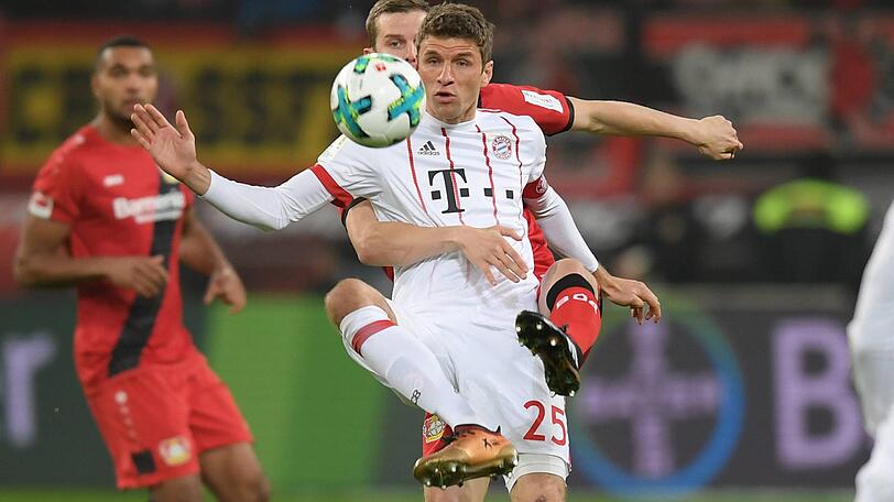 Thomas Müller: Note 4. Begann in seiner ungeliebten Rolle als Sturmspitze. Kam schwer ins Spiel. Gute Laufleistung, hohe Fehlpass-Quote, wenig Abschlüsse.