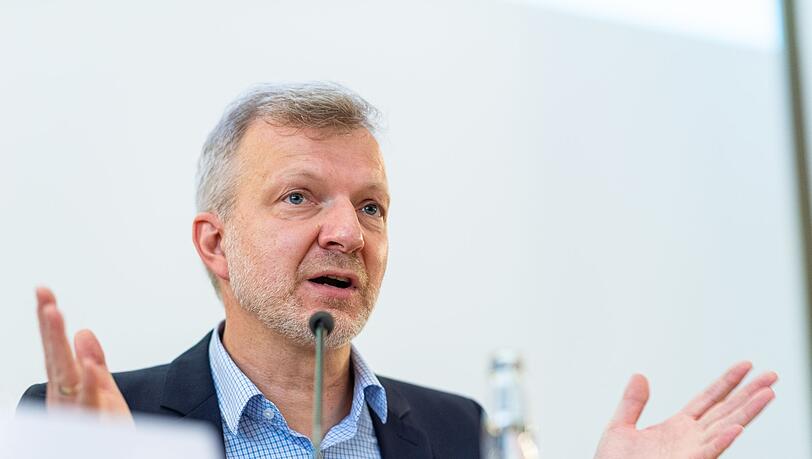 Der Historiker Thomas Großebölting bei der Vorstellung der Studie zu Missbrauch im Bistum Münster.