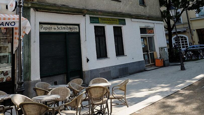 Die Schreibwaren werden seit Jahrzehnten nicht mehr verkauft. Der Kiosk hat erst kürzlich geschlossen. Die Schreibwaren werden seit Jahrzehnten nicht mehr verkauft. Der Kiosk hat erst kürzlich geschlossen.