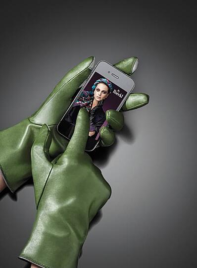 ROECKL INTELLIGENCE: spielend leichtes bedienen der Touchdisplays.