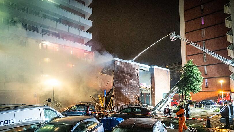 400 Anwohner mussten nach der heftigen Explosion ihre Wohnungen verlassen. 400 Anwohner mussten nach der heftigen Explosion ihre Wohnungen verlassen.