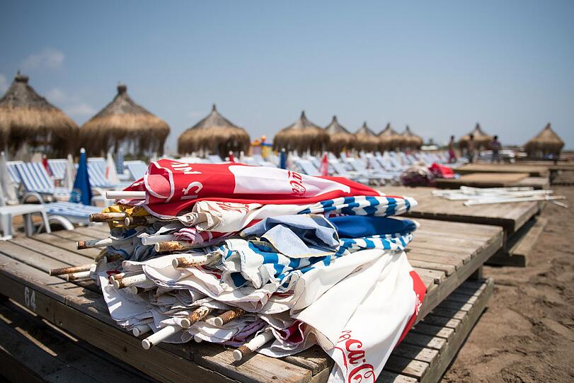 Der Touristenort Antalya an der türkischen Riviera ist am Freitag offenbar mit zwei Raketen beschossen worden.