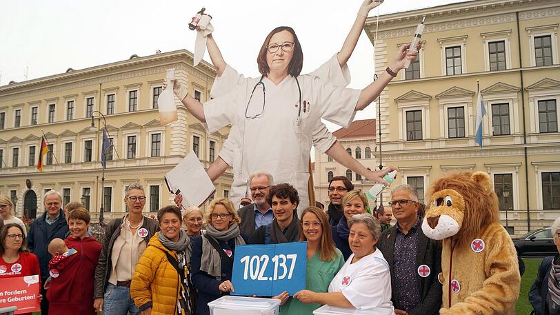 Rückblick: Im Oktober 2018 feiern die Volksbegehren-Initiatoren über 102.000 Unterschriften &ndash; inzwischen sind es noch mehr.