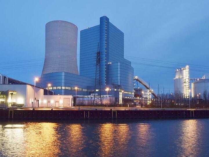 Das Kraftwerk Datteln 4 am Ufer des Datteln-Hamm-Kanals.