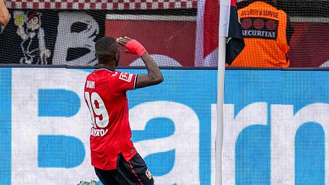 Leverkusens Moussa Diaby feiert sein Tor gegen den VfB Stuttgart.