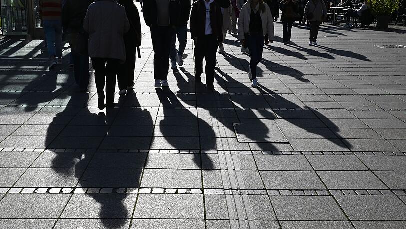 Generell stellen die Wissenschaftler "Gewöhnungseffekte und Normalisierung" bei rechtsextremen Einstellungen fest. (Symbolbild)