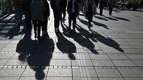 Generell stellen die Wissenschaftler "Gewöhnungseffekte und Normalisierung" bei rechtsextremen Einstellungen fest. (Symbolbild)
