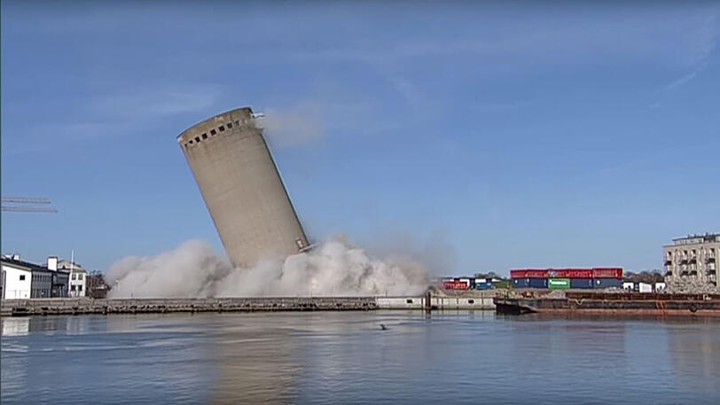 Versprengt: Eigentlich sollte der Turm nach rechts kippen.