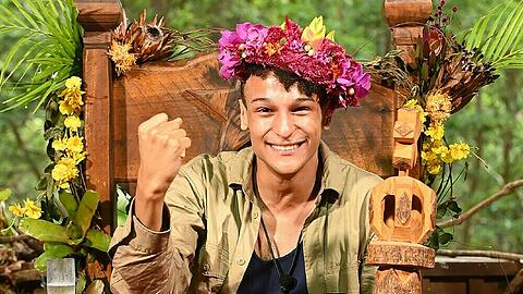Strahlemann Prince Damien hat die Dschungelkrone ergattert