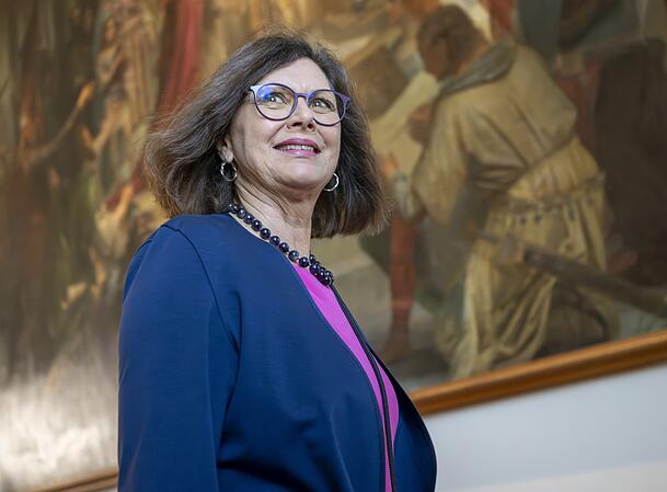 Auch bundespr&auml;sidiabel? Ilse Aigner (CSU,l), Pr&auml;sidentin des Bayerischen Landtags, auf ihrem Weg in den Plenarsaal den bayerischen Landtag.