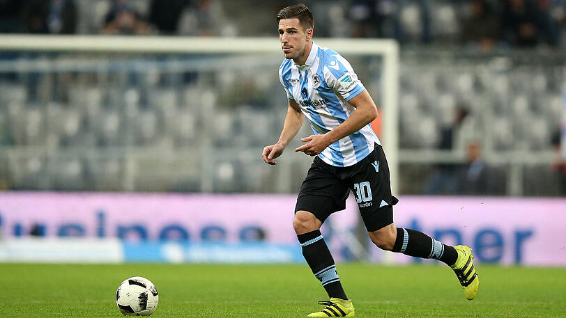 Milos Degenek - Mangels Alternativen wird der Australier zu Saisonbeginn Stamm-Innenverteidiger. Fußballerisch zeigt der robuste 22-Jährige erhebliche Defizite, hat vor allem Schwächen im Spielaufbau. Leistet sich einen Riesen-Bock gegen Union Berlin.