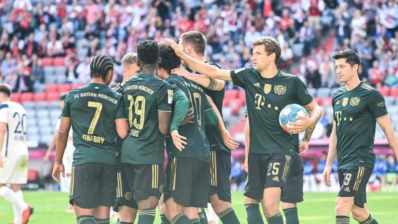 Bayerns Leroy Sane (M) eröffnete gegen den VfL Bochum den Torreigen und traf zur 1:0-Führung.