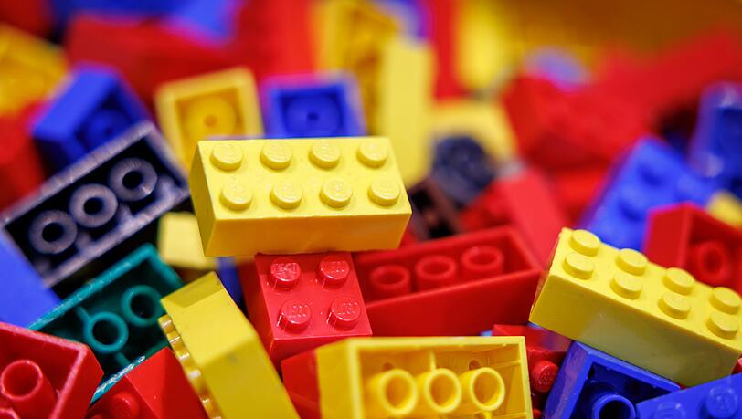 Nicht nur Kinder spielen mit Lego.