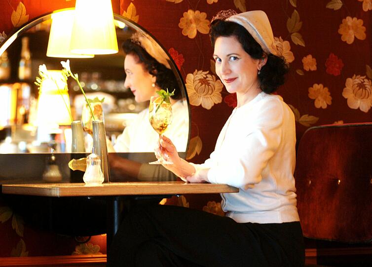 Stormy Heather in einer ihrer Lieblings-Locations der Stadt, der Hotelbar Lux.